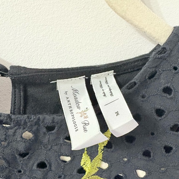 💖ANTHROPOLOGIE Meadow Rue Black Eyelet Harriet Floral Embroidery Sleeveless Top - Picture 3 of 6